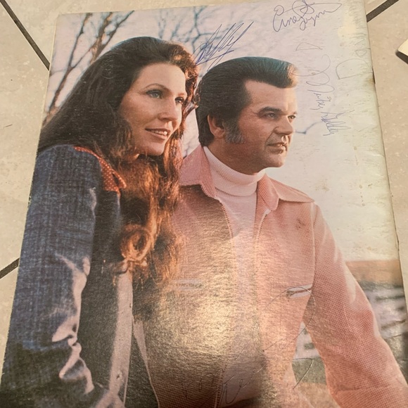 Lot of 4 vintage country music magazines with signatures - Picture 2 of 8